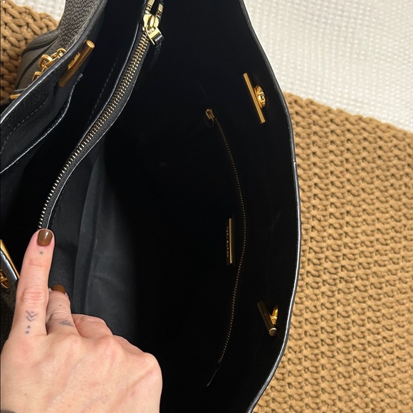Tory Burch Black Pebbled Leather Tote with Gold Details - Picture 5 of 12
